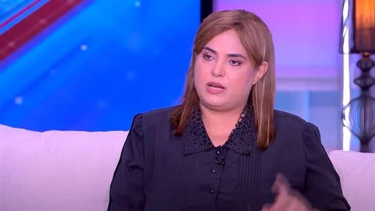 وفاء مكي تحرر محضرا ضد مطعم دجاج أجنبي شهير بسبب وجبة فاسدة