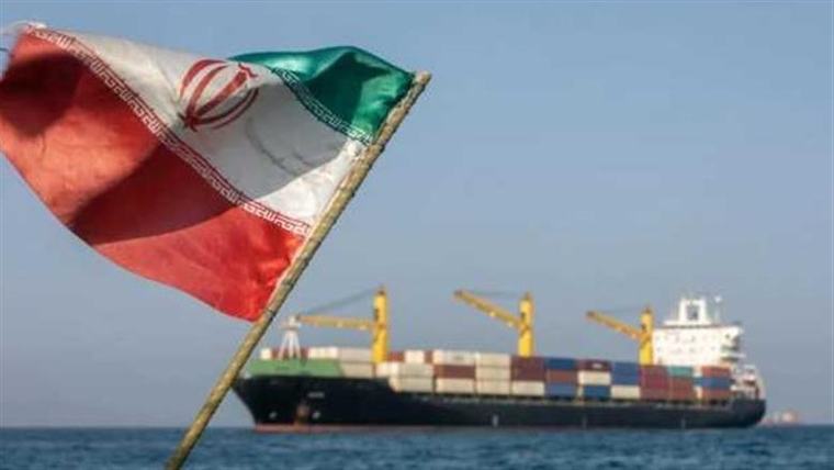 دولي وول ستريت جورنال: الحصار الأمريكي يحرم إيران من تصدير النفط منذ يوليو الماضي
