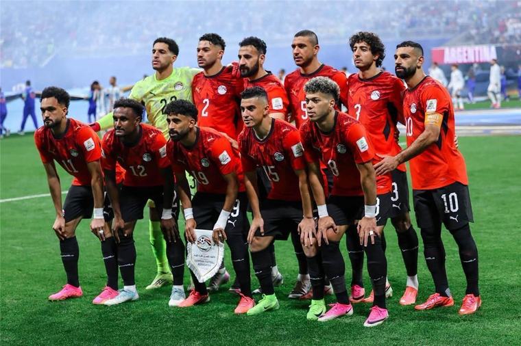 كاف يختار لاعب منتخب مصر بين أبرز انتقالات نجوم القارة في أوروبا