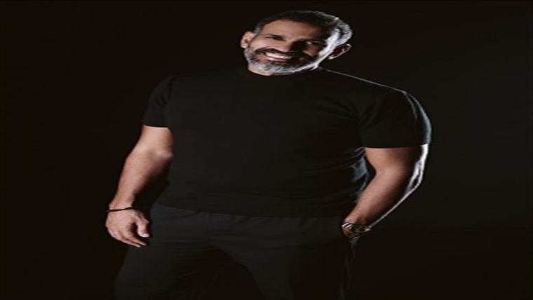 إيهاب عبدالواحد يروج لحلقته مع صاحبة السعادة الليلة: استنوني مع العظيمة إسعاد يونس