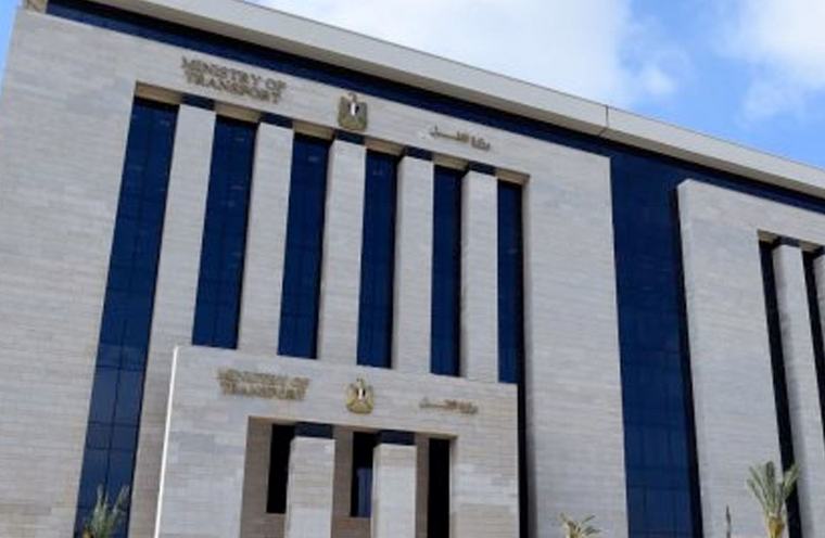 النقل: تنسيق مع وزارة الداخلية لضبط الشاب صاحب فيديو تحطيم مرايات قطار مطروح